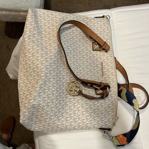 MK BAG EXCELLENT CONDITION